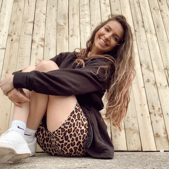 Meet your Posher, Alyssa - Picture 1 of 1